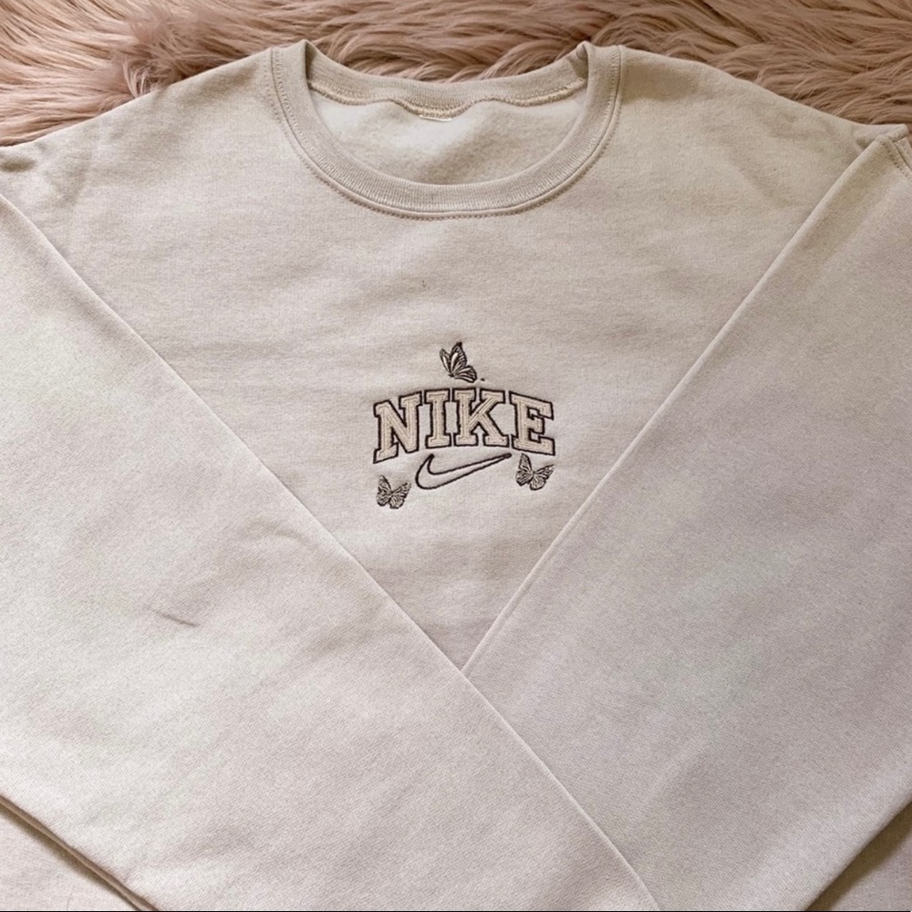 CUSTOM EMBROIDERED CREWNECK